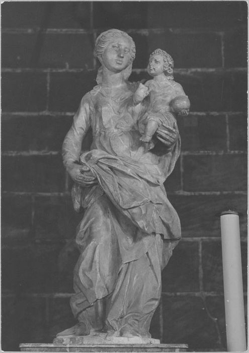 Statue : Vierge à l’Enfant