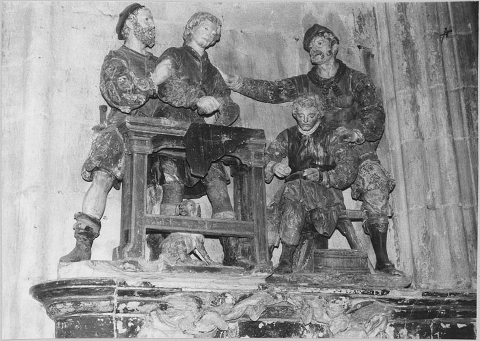 Groupe sculpté : Arrestation de saint Crépin et saint Crépinien, après restauration (1973)