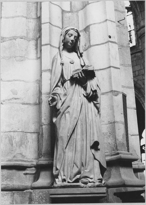 Statue : Sainte Geneviève, après restauration (1979)