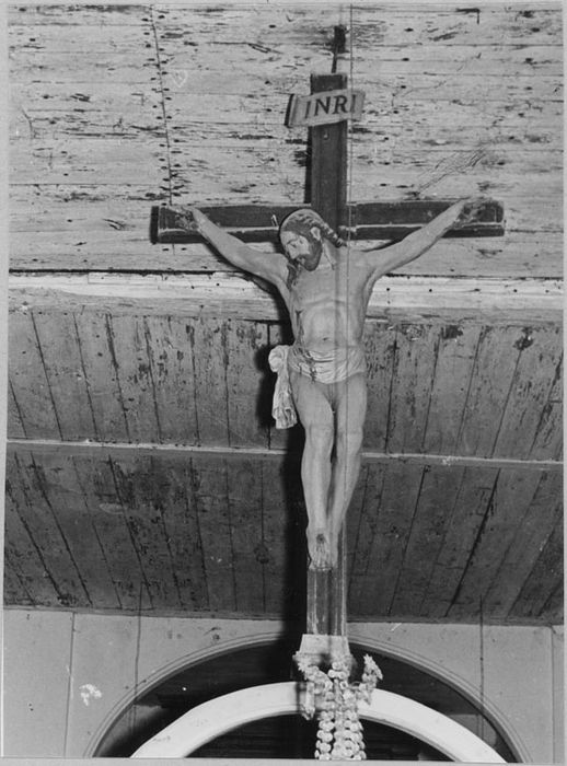 statue : Christ en croix
