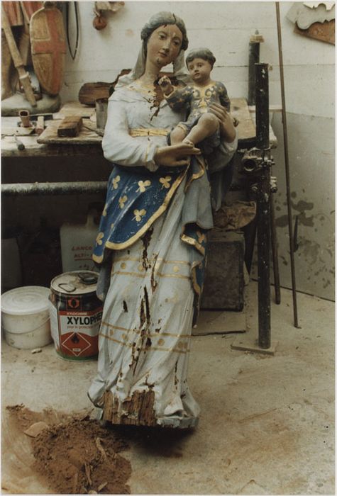 Statue : Vierge à l'Enfant, avant restauration, vue de face