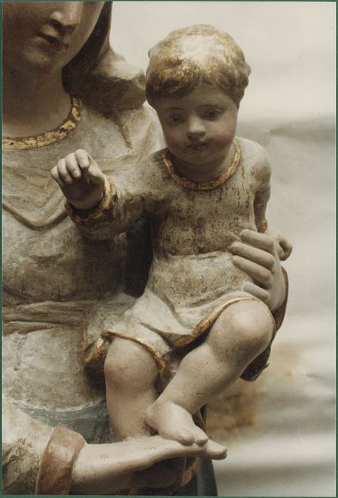 Statue : Vierge à l'Enfant, après restauration, détail