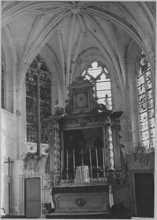 Maître-autel, retable, tabernacle