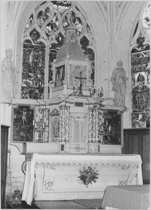 Maître-autel, tabernacle