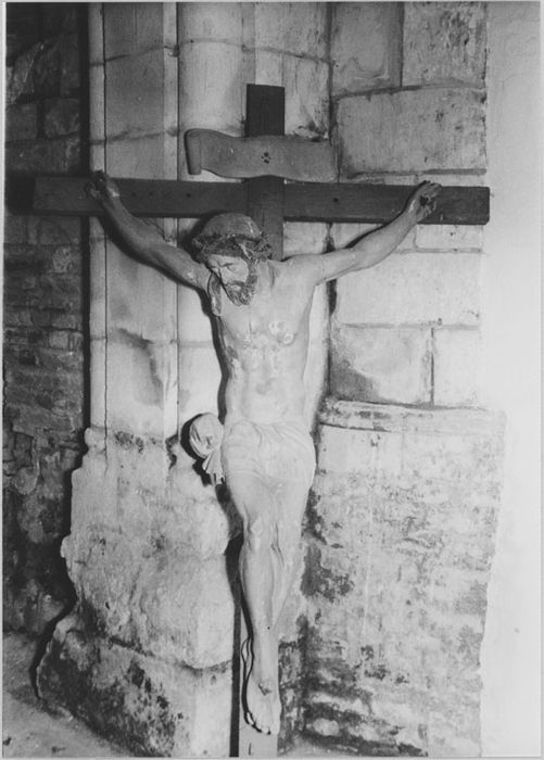 Sculpture : Christ en croix