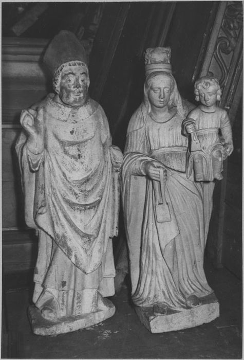 Statues : Saint évêque ; Vierge à l'Enfant au scapulaire