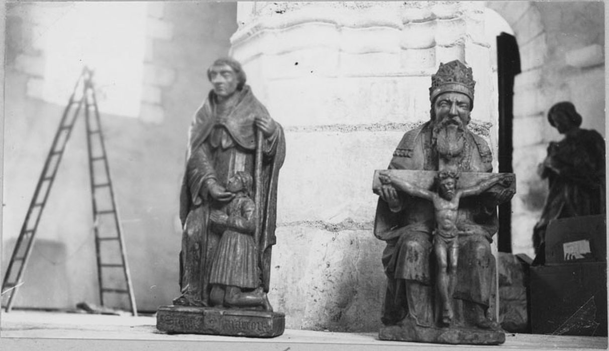 2 statues : Dieu le Père, saint Roch (disparues)