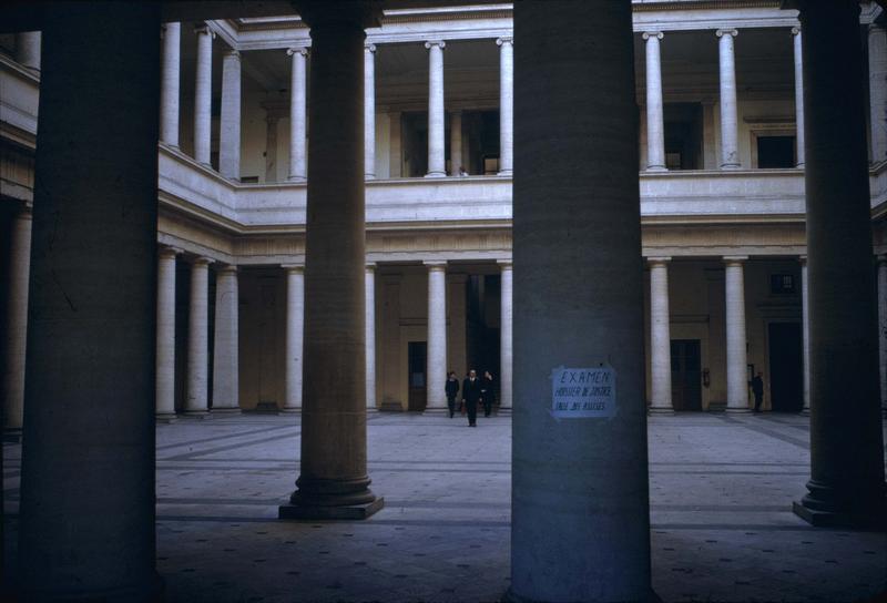 Cour intérieure ou salle des Pas Perdus