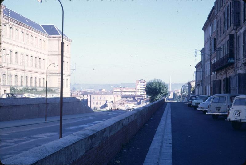 Les lices Georges-Pompidou : vue prise vers le nord, au niveau du lycée Lapérouse