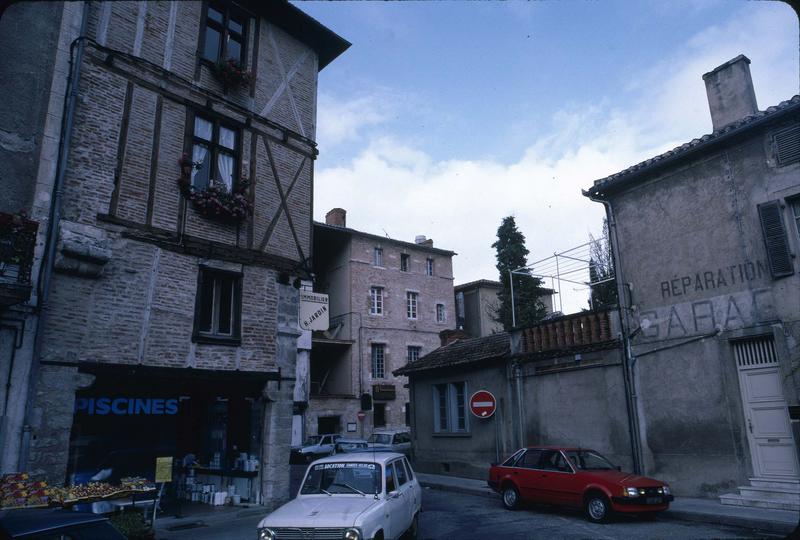 Petite avec maison à pans de bois