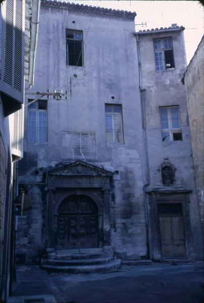 Portail de l'ancienne chapelle