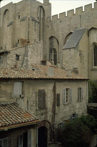 Maisons accolées à l'enceinte du palais, côté sud