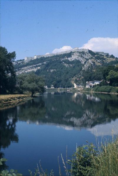 Le Doubs : la vallée de Casamène et l'île Malpas