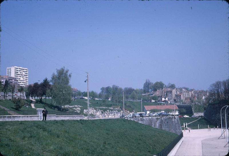 Vestiges des arènes et tour d'habitation