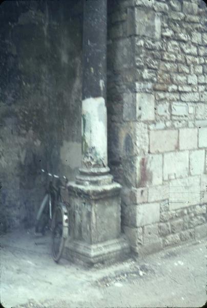 Façade sur cour : colonne