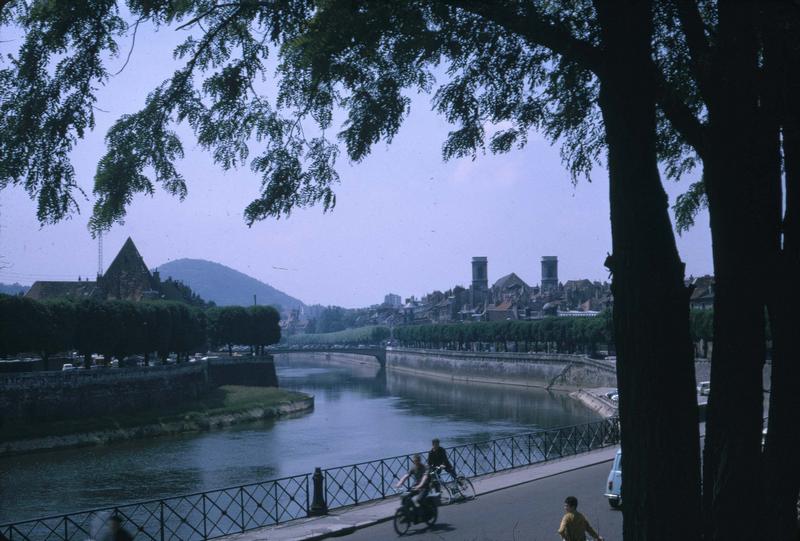 Le Doubs : les quais et le pont du Battant