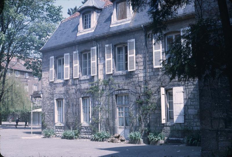 Pavillon dans la deuxième cour