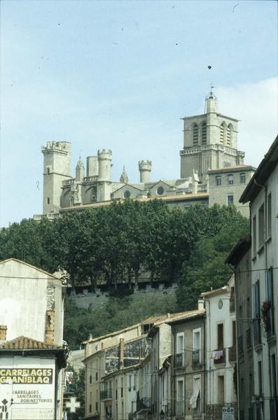 Abords de la cathédrale : vue prise côté sud