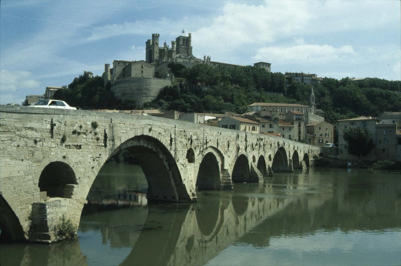 Le Vieux Pont et la cathédrale Saint-Nazaire