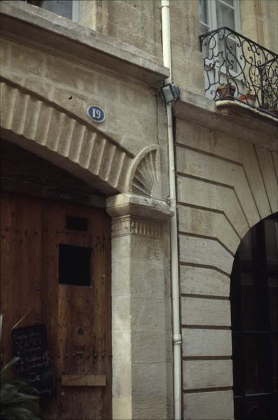 Façade sur rue : détail architectural