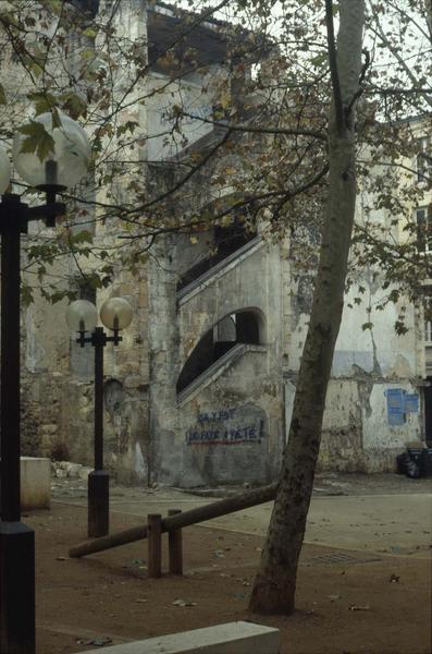 Escalier en pierre et square