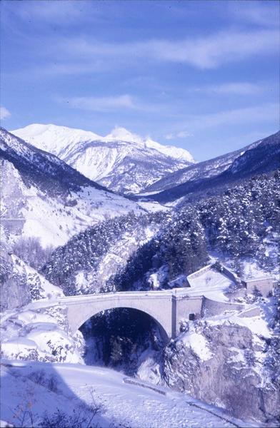 Paysage de montagne : vue prise du Champs-de-Mars