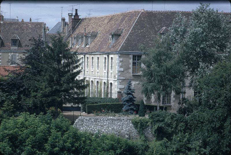 Façade et jardins de l'archevêché