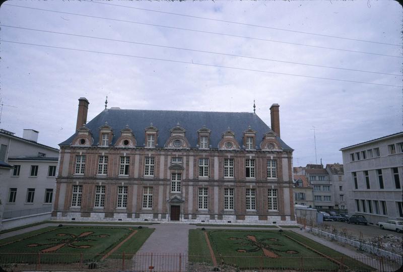 Façade sur jardin, donnant sur la rue du Lin