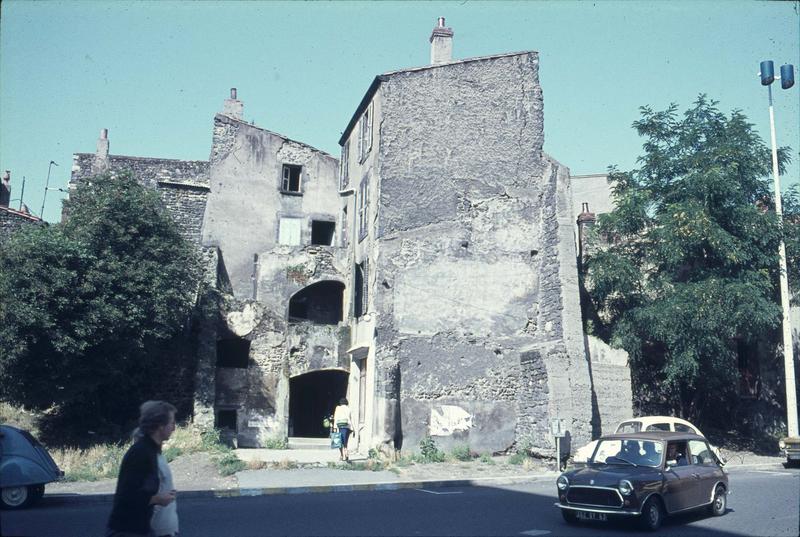 Rue du Maréchal-de-Lattre-de-Tassigny-et-de-la-Première-Armée : maisons anciennes