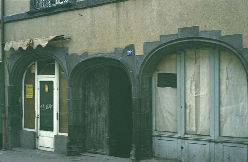 Façade sur rue : arcades