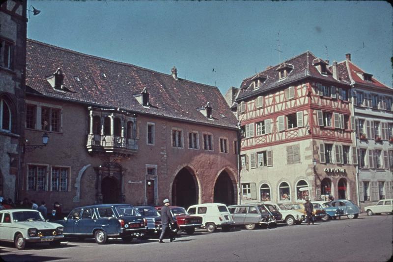 Façade sur la place