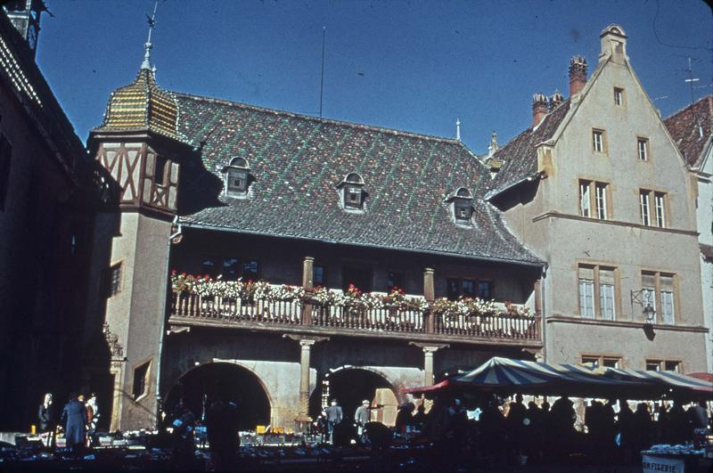 Façade sur la place de l'Ancienne-Douane