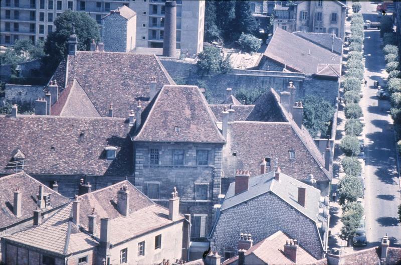 Vue aérienne prise depuis l'église Notre-Dame vers le quartier nord : l'ancien couvent de la Visitation