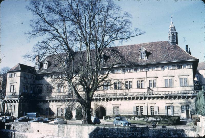 Façade de l'Hôtel-Dieu, côté canal