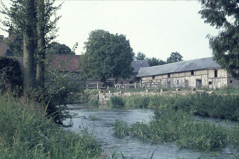 Bâtiments de ferme à pans de bois et moulin à aubes