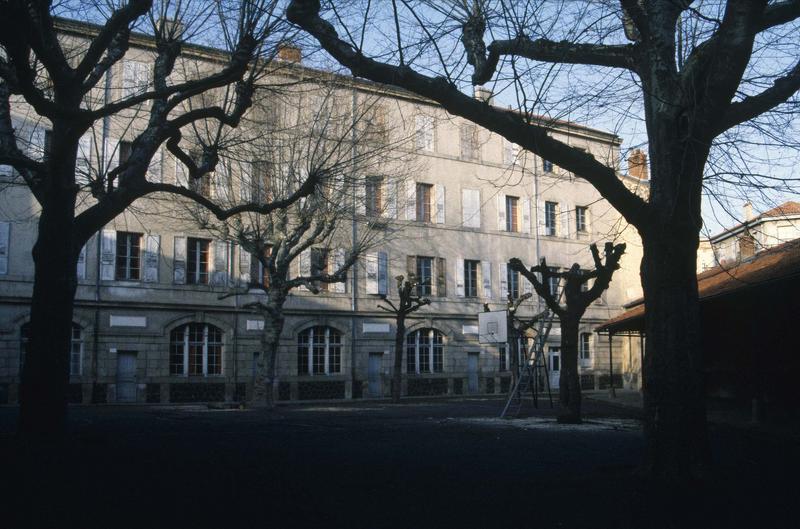 Façade et cour