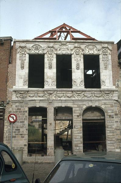 Façade en cours de restauration