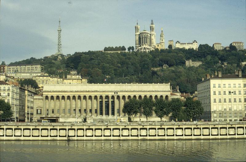 Quai Romain-Rolland : le Palais de Justice et la basilique de Fourvière