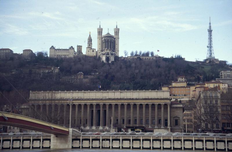 Quai Romain-Rolland : le Palais de Justice et la basilique de Fourvière