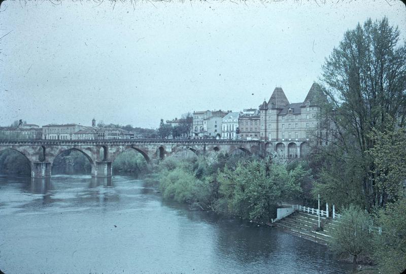 Le Pont-Vieux sur le Tarn et l'ancien palais épiscopal