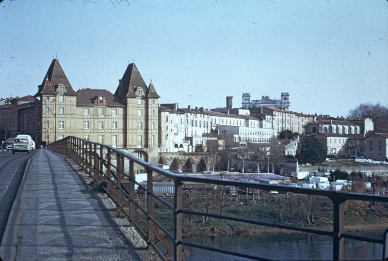 Le Pont-Vieux sur le Tarn et l'ancien palais épiscopal