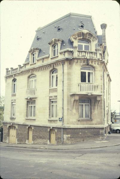 Vue d'ensemble, côté carrefour