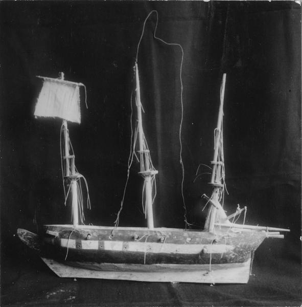 Ex-voto : maquette de bateau à trois mats