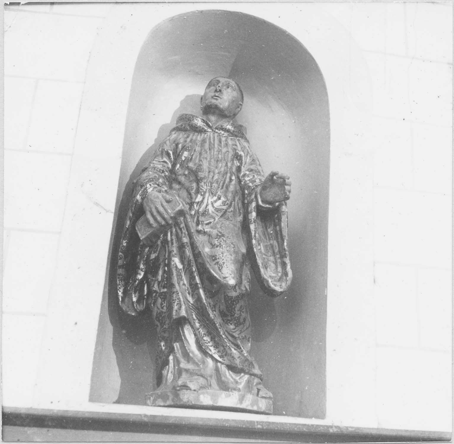 statue : saint Benoît, vue générale