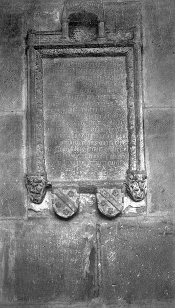 plaque commémorative de fondation de messes par Antoine de Tournus, vue générale