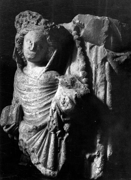 groupe sculpté (fragment) : Vierge à l'Enfant et sainte Anne, vue générale