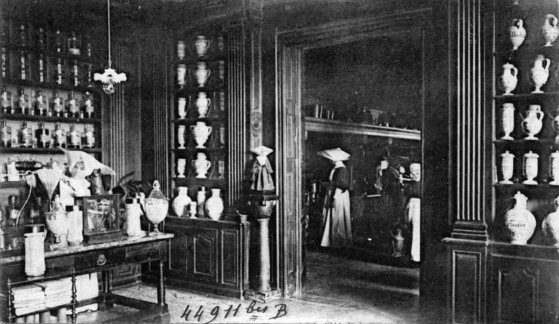 pots à pharmacie, vue générale - © Ministère de la Culture (France), Médiathèque du patrimoine et de la photographie (objets mobiliers), tous droits réservés