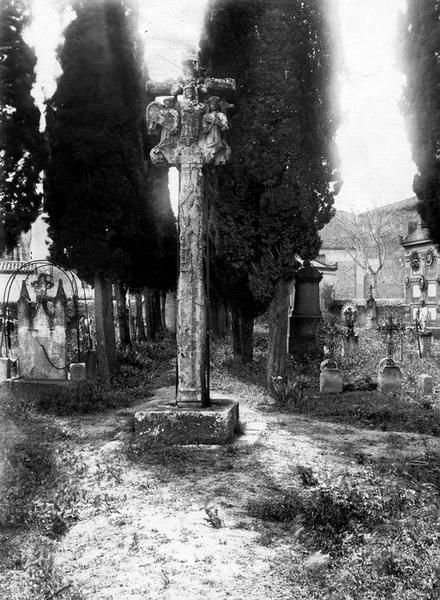 croix de cimetière, vue générale