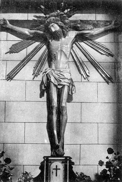 statue : Christ en croix, vue générale