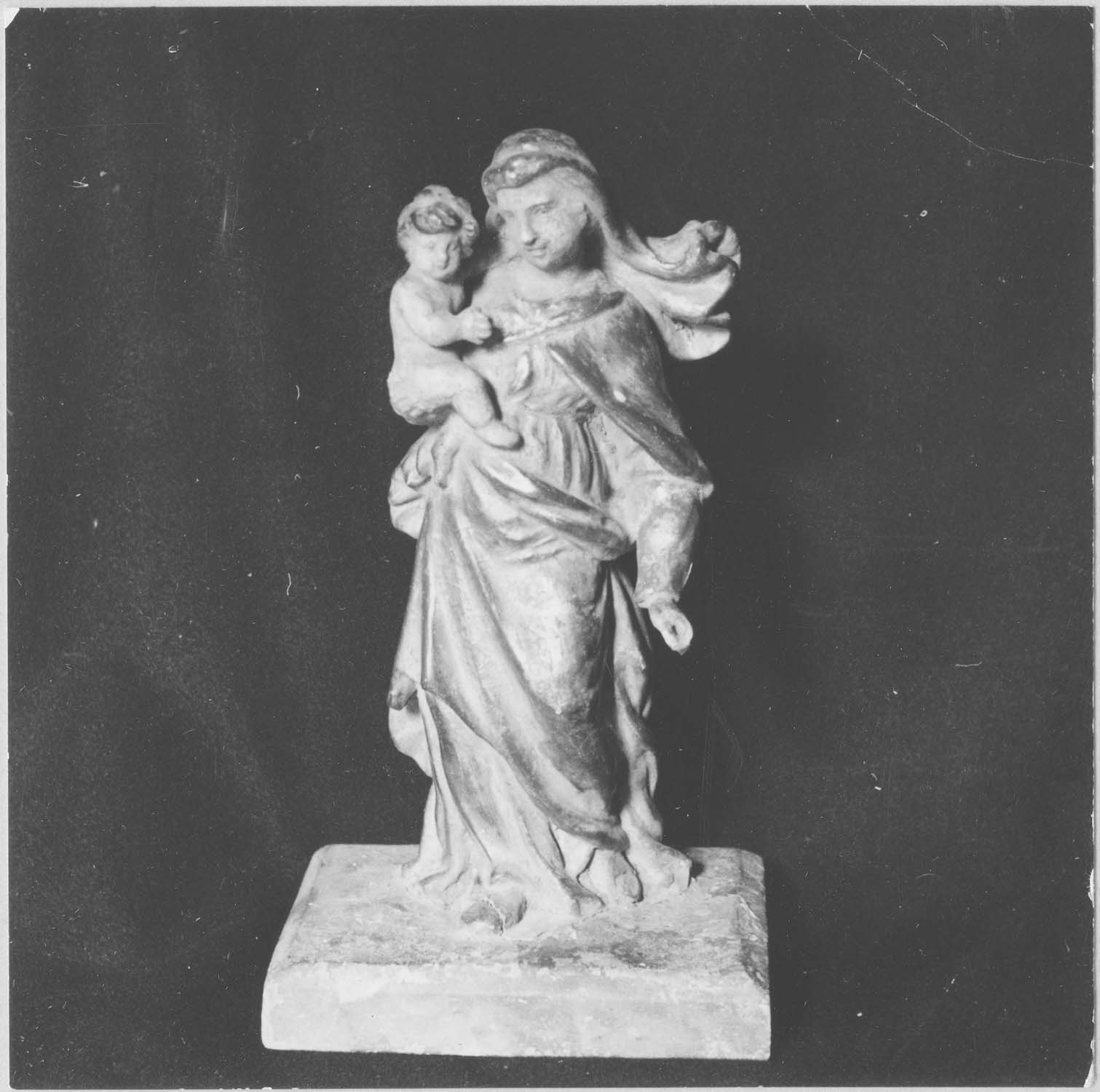 statuette : Vierge à l'Enfant, vue générale